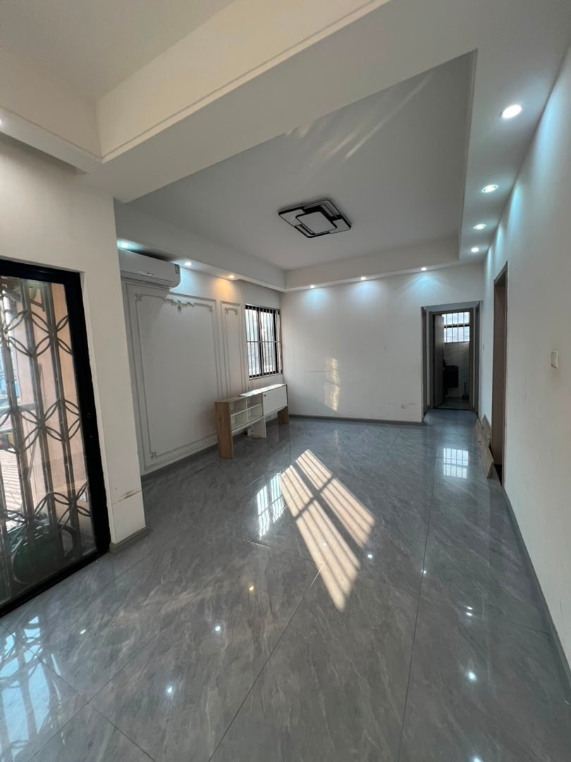 Magnifique appartement au premier niveau, construction récente à kintambo